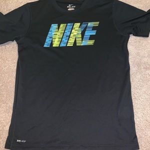 Nike youth large Dri-fit shirt EUC